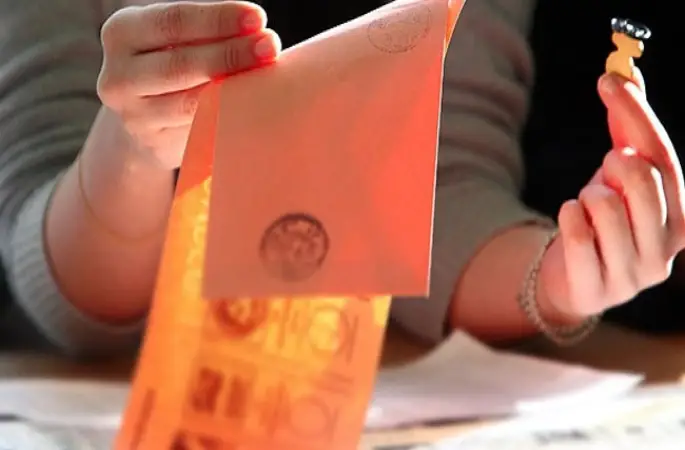 Kim Nerede Oy Kullanacak