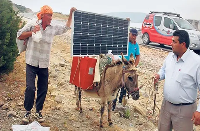 Eşek Sırtında Güneş Paneli!