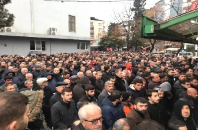 Kazada Ölen Eczacı Teknisyeni, Gözyaşlarıyla Toprağa Verildi