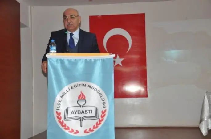 İlçemiz Fenlisesi Konferans Salonunda Op.Dr. Şenel YEDİYILDIZ tarafından Seminer Verildi