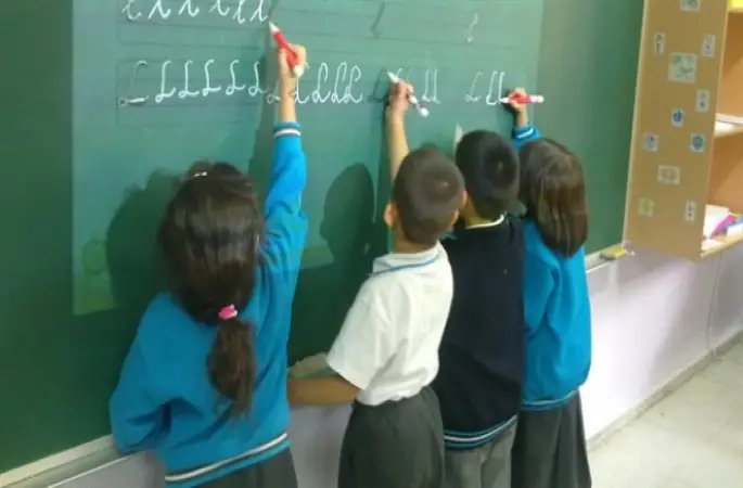 Okullarda el yazısı kararı yine değişti