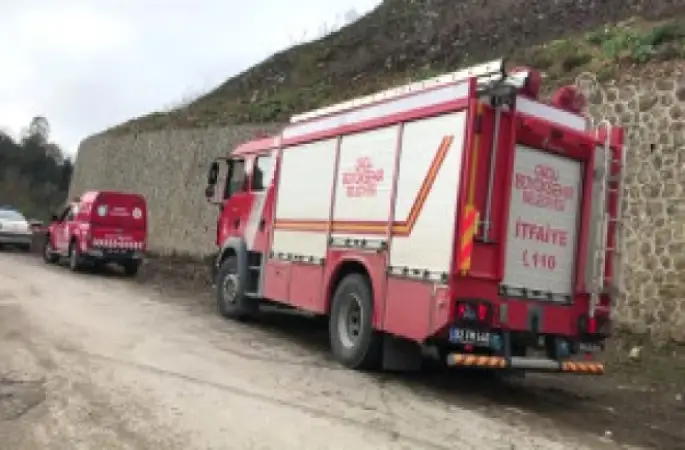 Hurda Yüklü Kamyonet Dereye Yuvarlandı: 5 Yaralı