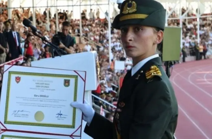 Akkuşlu Teğmen Ebru Eroğlu'nun Afişinin Kaldırılmasına Tepki Yağdı!