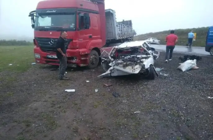 Akkuş'ta Tır ile Otomobil Çarpıştı: 4 Yaralı