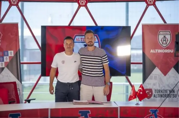 Altınordu, Arif Morkaya ve Onur Ramazan Toprak'ı transfer etti