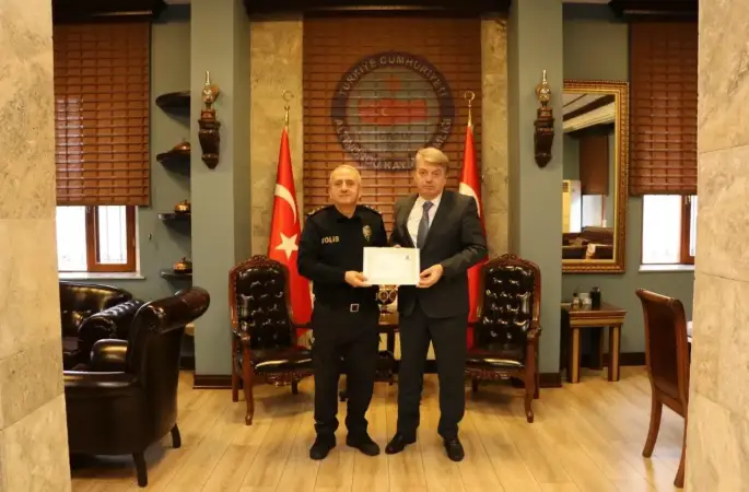 Altınordu İlçesi Emniyet Personeline Başarı Belgesi Ödülü