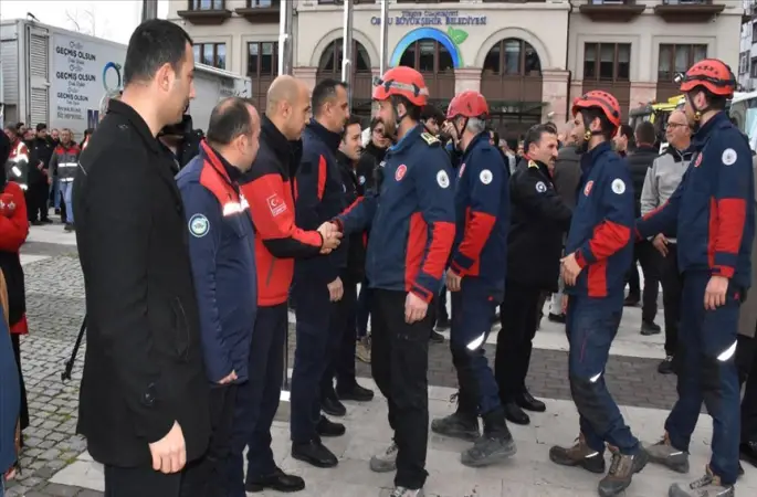 Altınordu’da Binadan Kopan Sıva Parçaları Paniğe Neden Oldu