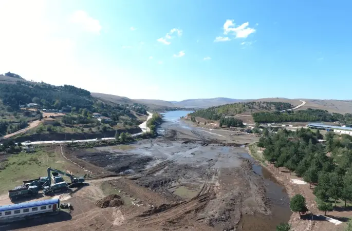 Aybastı Perşembe Yaylası Göleti'nde Temizlik Çalışmaları Başladı