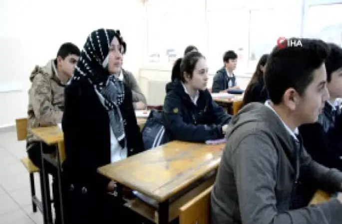 Aynı Sınıfta Evlatla Anne-babayı Buluşturan Proje