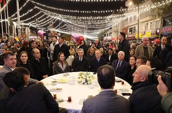 Başkan Vekili Özdemir Kadir Gecesi'ni Elmalı'da geçirdi