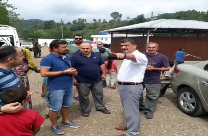 Büyükler Bahçede, Küçükler Eğitimde