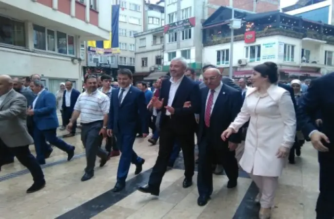 AK PARTİ'DEN GÖVDE GÖSTERİSİ