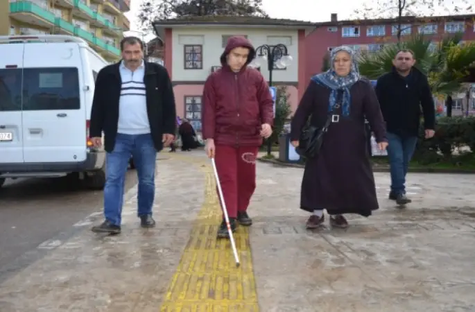 Kaldırıma Park Edilen Araca Çarpan Görme Engelli Çocuk Konuştu