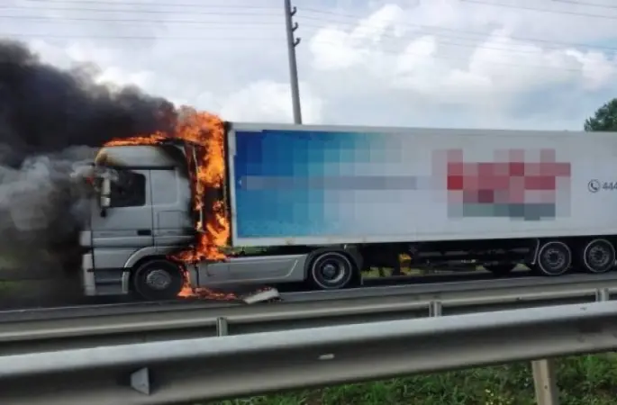 Seyir Halindeki Tır Alev Aldı !