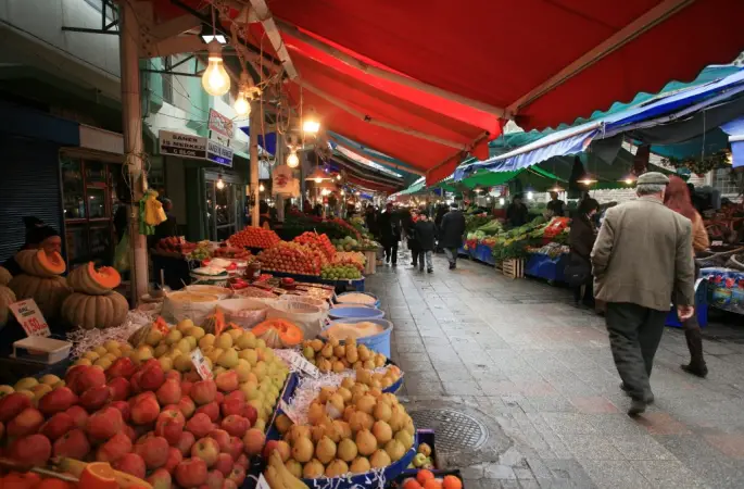 Çarşamba Pazarı'nda Yeşillikler Fiyatıyla Şaşırtıyor!