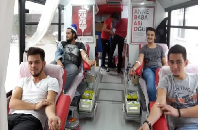 Üniversiteliler Kan Verdi