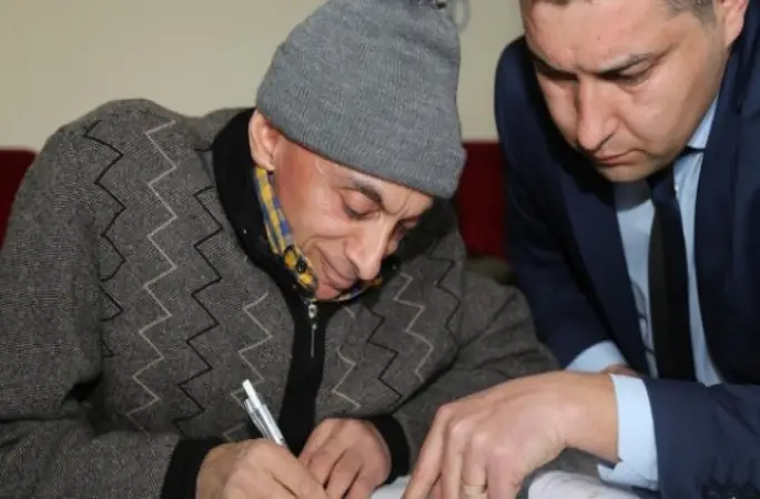 Engellerini Aşıp Okuma Yazmayı Öğrendi