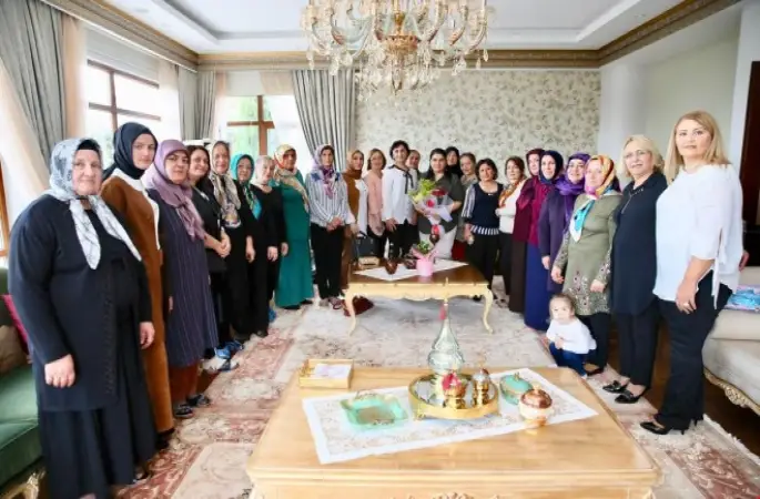 Bayan Yavuz, Muhtar Eşlerini Vali Konağı’nda Misafir Etti