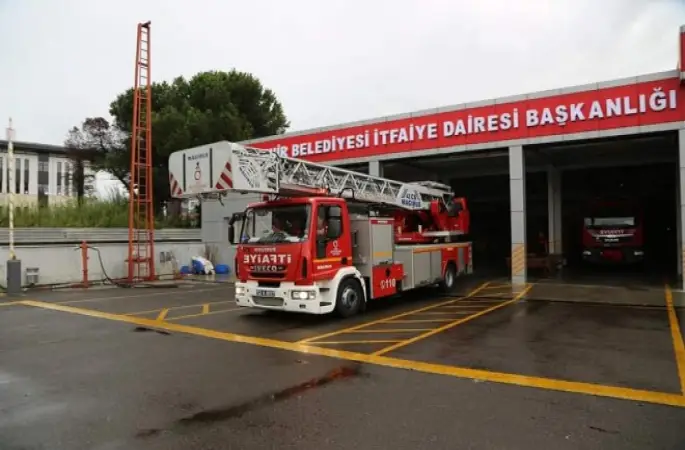 İtfaiyeden Yavru Kedi Operasyonu