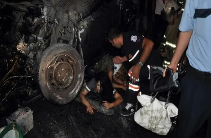 Otomobil takla attı 2 kişi ağır yaralandı