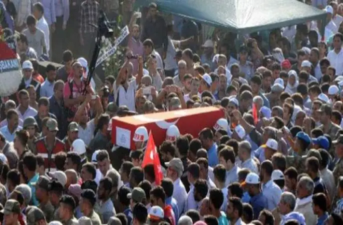 Dağlıca şehitlerine ağlatan türkü