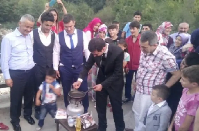 Damada Düğün Öncesinde Yumurta Pişirme Testi