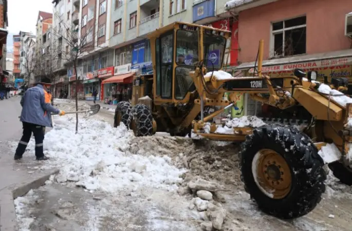 Kumru’da kar temizleme çalışmaları