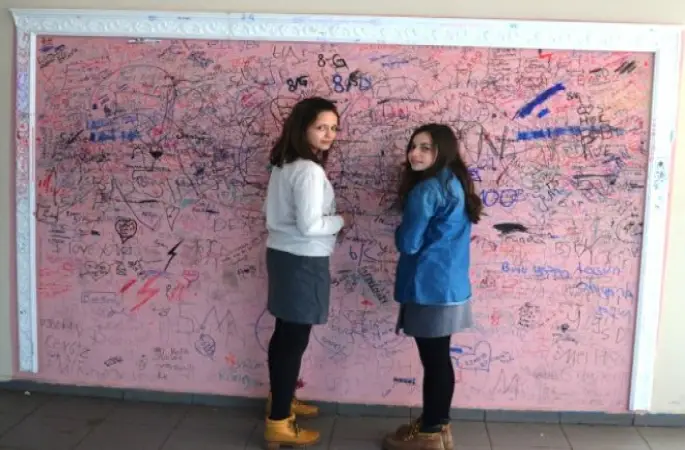 "Düşünceni Dök Duvarı" Öğrencilerin Dert Ortağı Oldu
