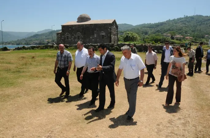 Vali, Yasonda İncelemelerde Bulundu