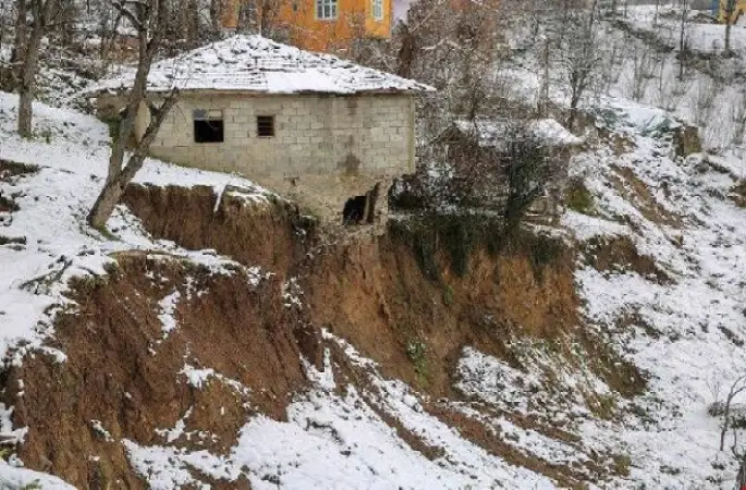 Ordu'da Mahallede Heyelan; Riskli Evler Tahliye Edilecek