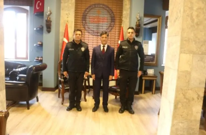 İntiharı Mont ile Engelleyen Polislere Ödül