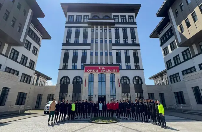 Efsane Orduspor Takımı, Vali Sonel’e Teşekkür Ziyaretinde Bulundu