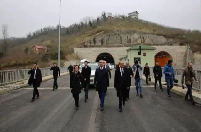 Vali çevre yolunda incelemelerde bulundu.