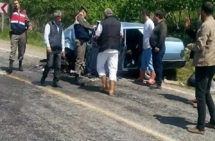 Fatsa'da İki Otomobil Çarpıştı: 1 Ölü, 2 Yaralı