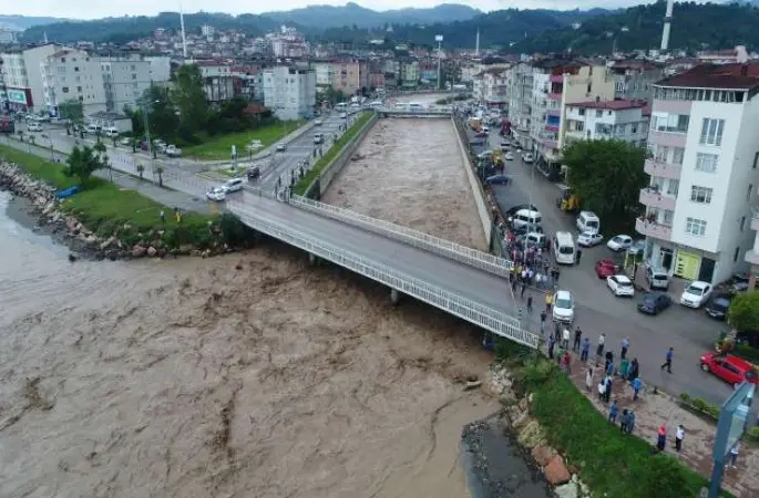 Fatsa'da Sel Sularına Kapılan Kadını 8 Ayrı Kurum 124 Kişilik Ekip Arıyor