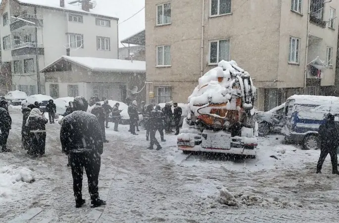 Fatsa’da Zincirleme Kaza: Araç Eve Girdi
