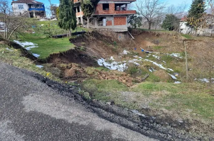 Fatsa’nın Yukarıardıç Mahallesi'nde Heyelan
