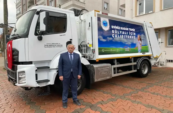 GÜLYALI BELEDİYESİ'NE YENİ ÇÖP KAMYONU