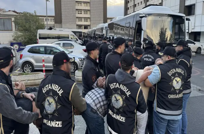 İstanbul'da düzenlenen "Kuyu-36" operasyonunda yakalanan 157 zanlı adliyede