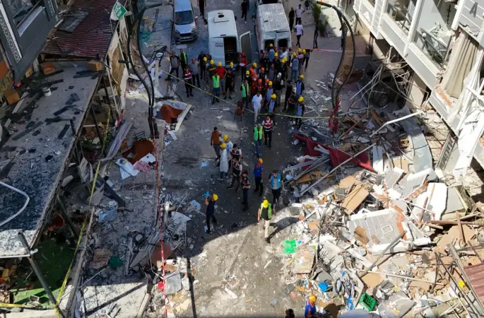 İzmir'de 5 kişinin öldüğü patlamaya 'gaz kaçağı' neden olmuş