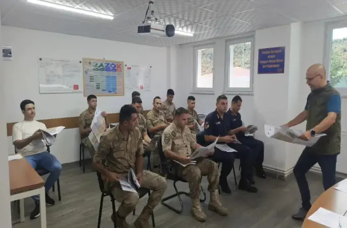 Jandarmaya Av Koruma ve Biyokaçakçılık Eğitimi Verildi
