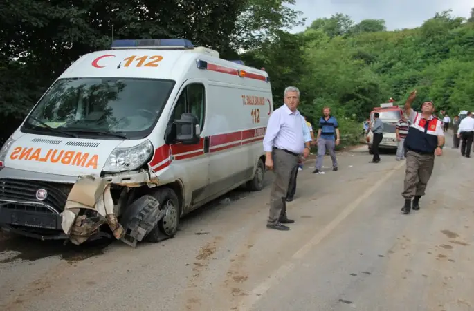 Aybastı Devlet Hastanesi ambulansı kaza yaptı
