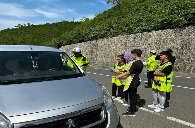 Kabadüz’de Trafik Haftasında Sürücülere Bilgilendirme Etkinliği