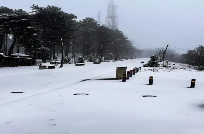 Kar Boztepe’ye Düştü