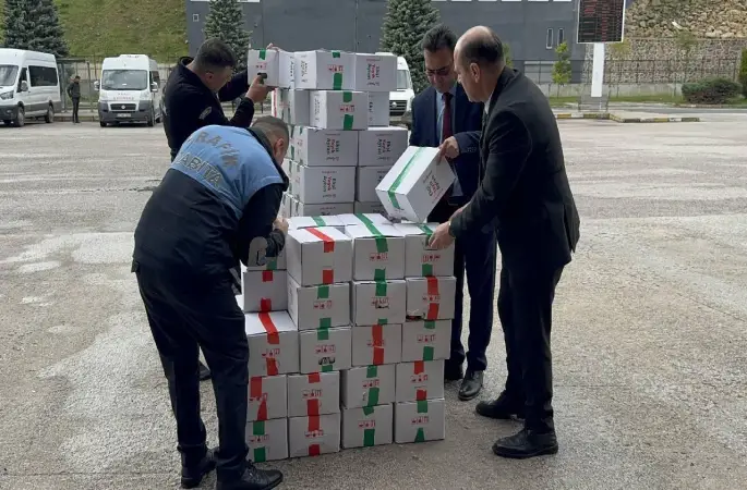 Kastamonu'da sağlıklı koşullarda olmayan 100 koli ayrana el konuldu