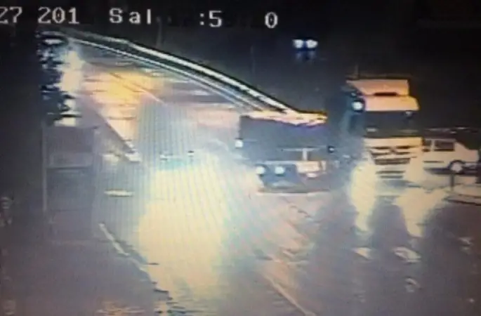 Kavşak Kazası Güvenlik Kamerasında