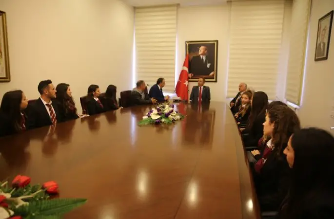 KKTC’den Gelen Örenciler, Vali Vekili Ballı’yı Ziyaret Etti