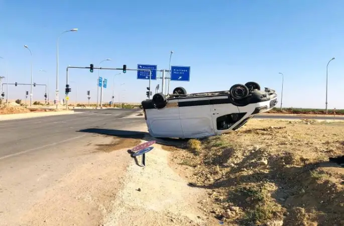 Kontrolden çıkan araç ters döndü.