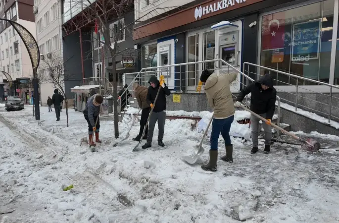 Kumru İlçe Merkezi ve Kırsal Mahallelerde Kış Çalışmaları Aralıksız Sürüyor