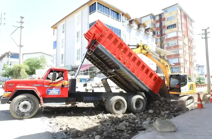 Kurtuluş’ta Yollar Yenileniyor